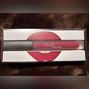 Huda Beauty Liquid Matte Lipstick in Trophy Wife